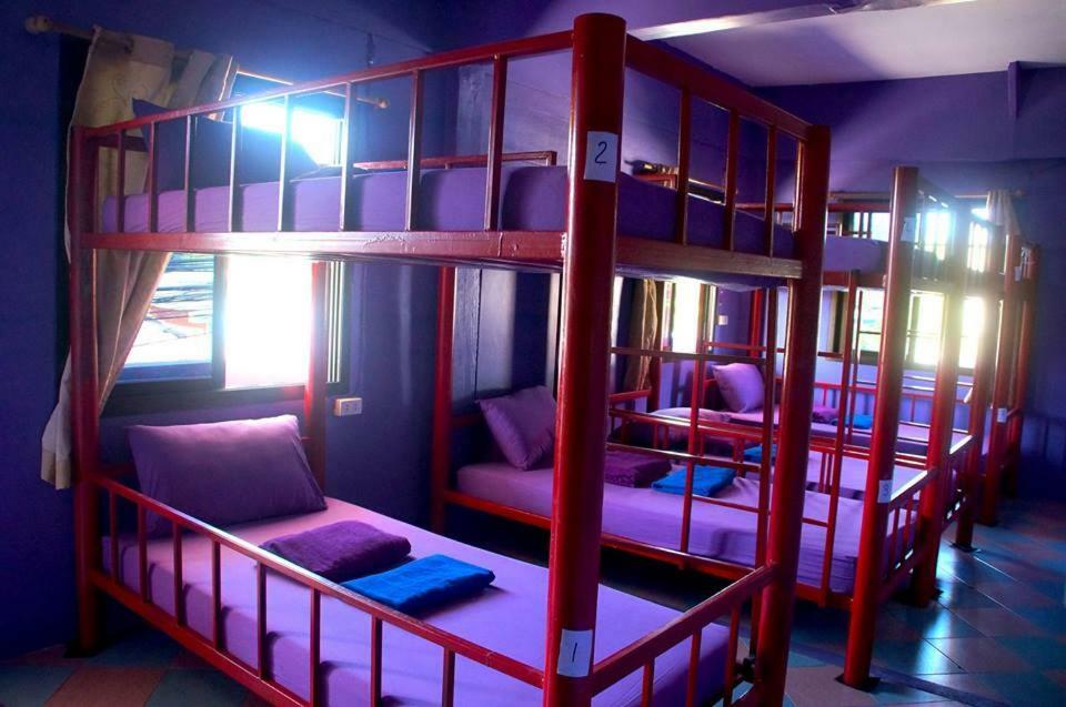 באן תאי Above & Beyond Hostel מראה חיצוני תמונה