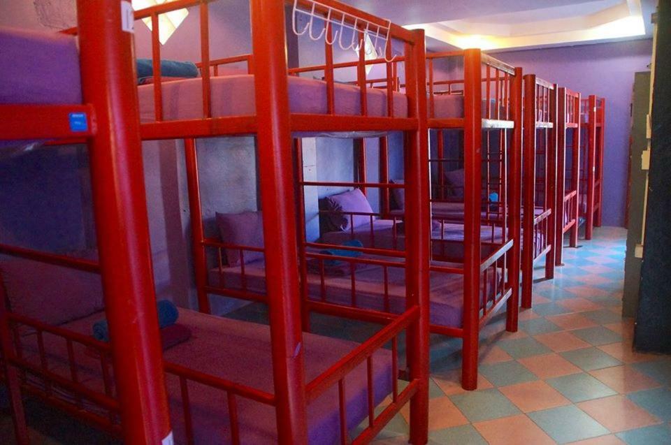 באן תאי Above & Beyond Hostel מראה חיצוני תמונה